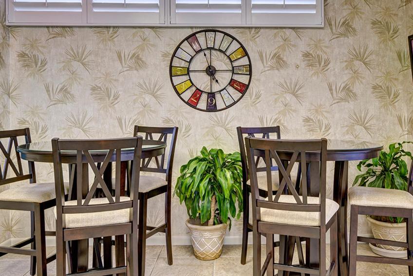 Palm Pavilion Inn شاطئ كليرووتر المظهر الخارجي الصورة